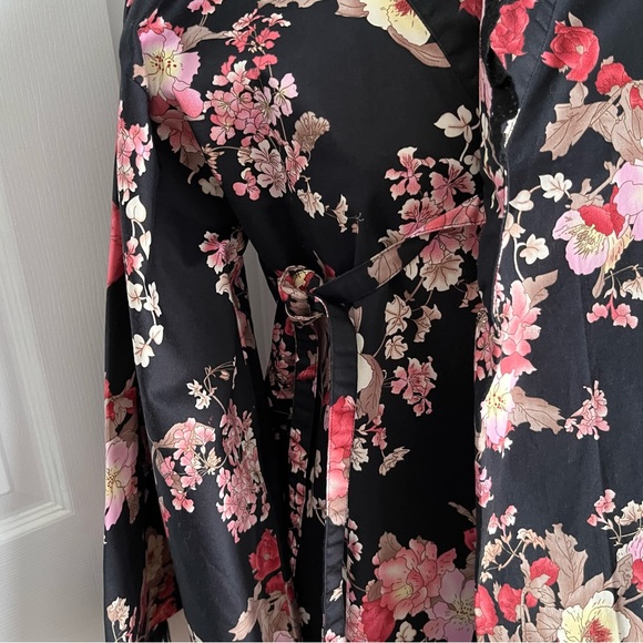 BODY LINE SHORT FLORAL KIMONO JACKET - Picture 10 of 16